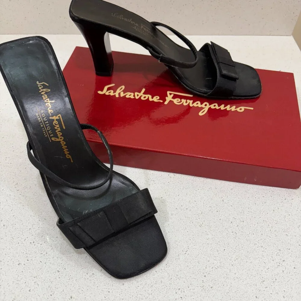Salvatore Ferragamo Ranita Bow Sandals with elastic strap - Picture 2 of 13